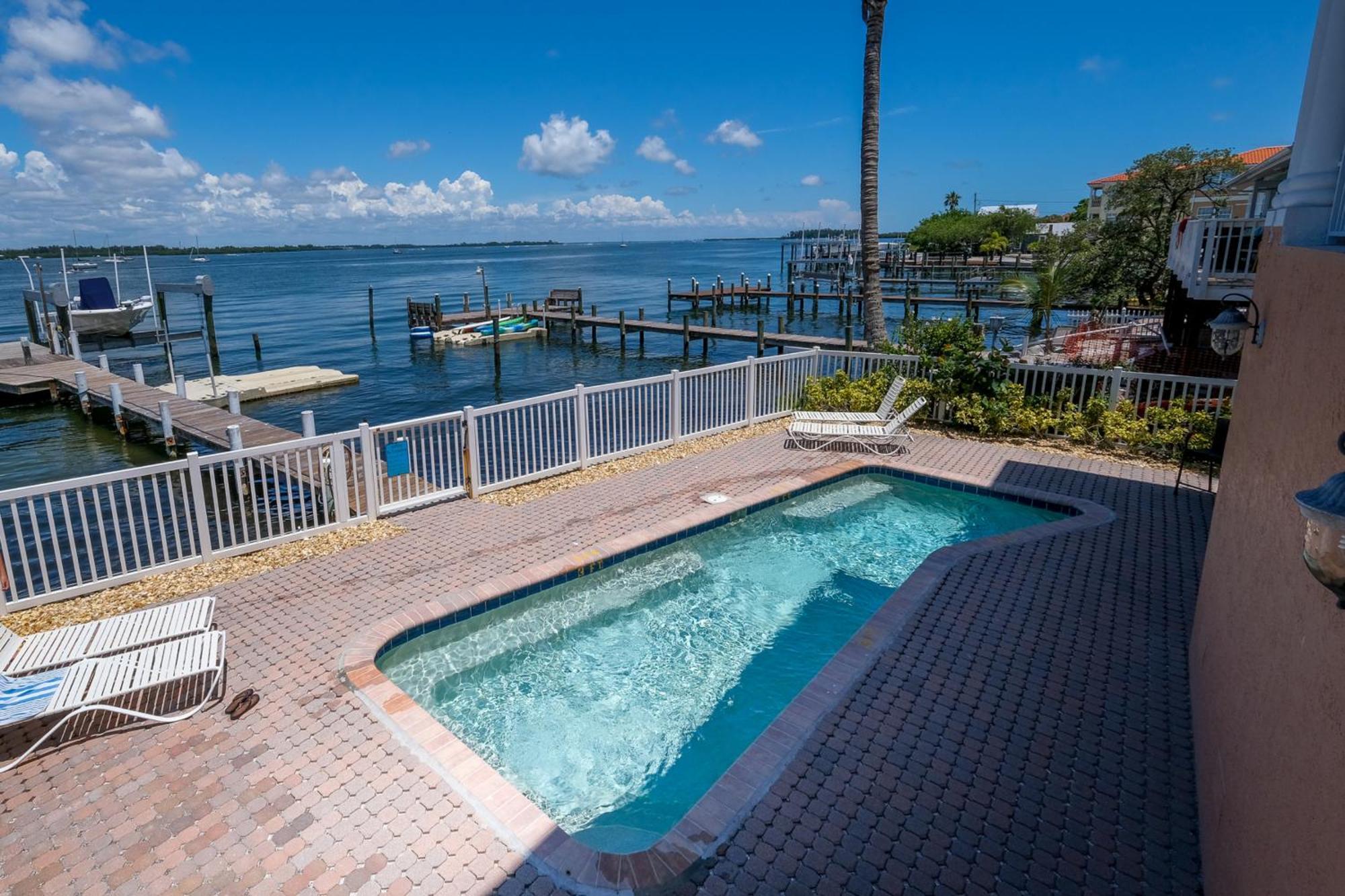 Hibiscus Hideaway Condo Walk To Historic Bridge St Bradenton Beach Bagian luar foto